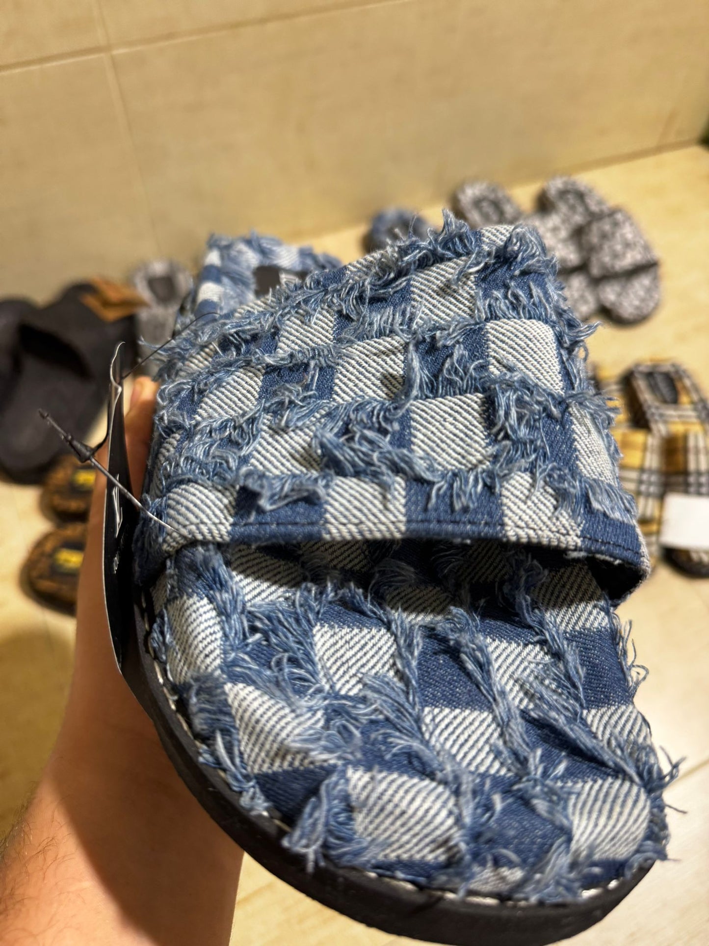 Chanclas LV gris azul y blanco