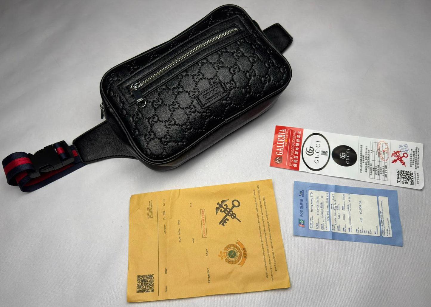 Riñonera GUCCI negra detalles azules y rojo