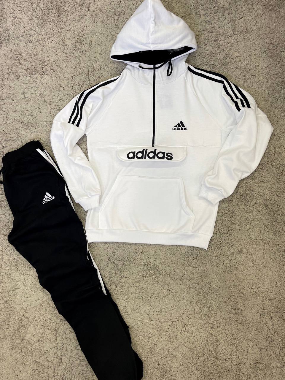 CHANDAL ADIDAS BLANCO LOGO EN MEDIO SOLAPA DETALLES NEGRO