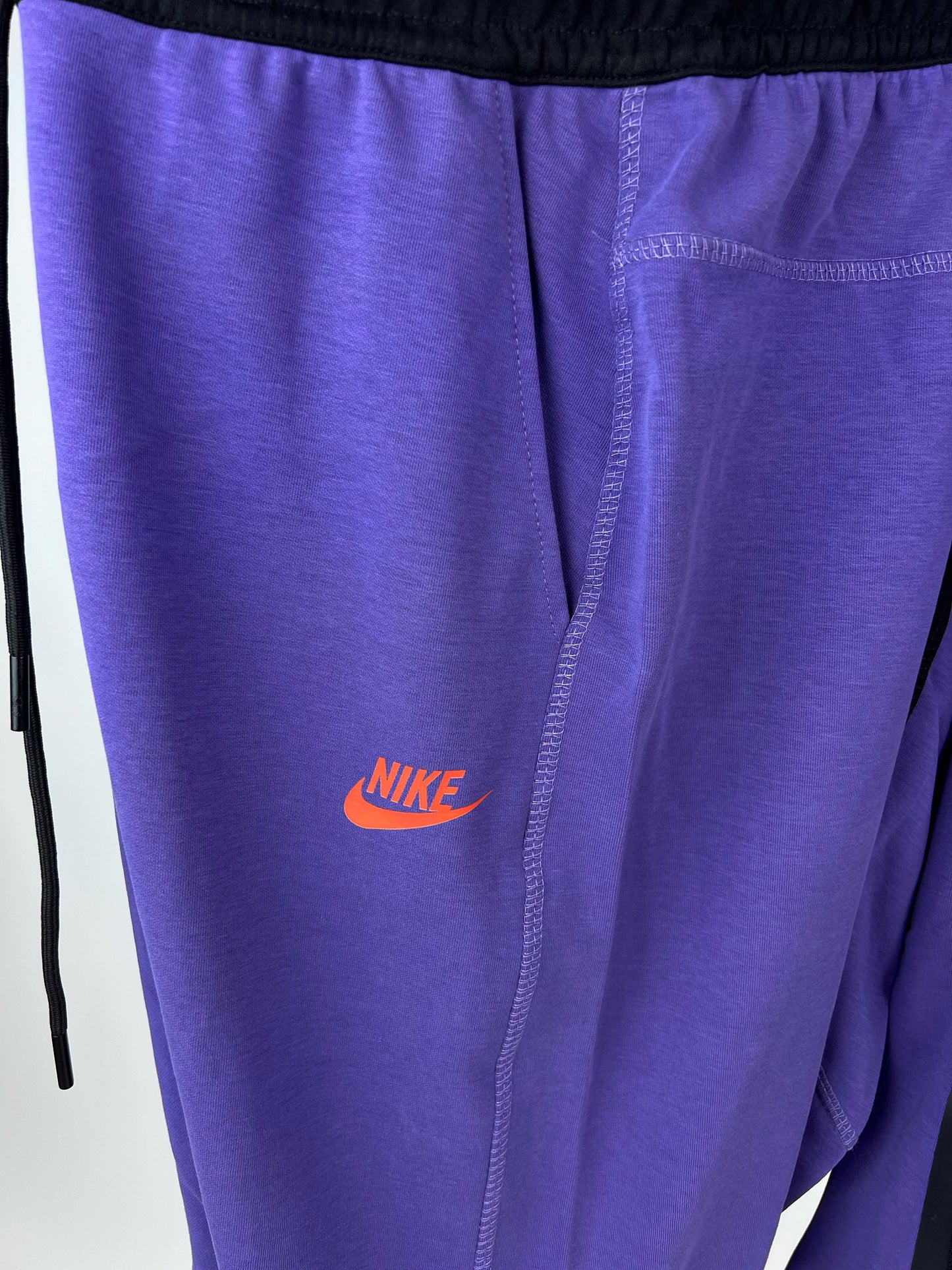 Nike tech morado y negro