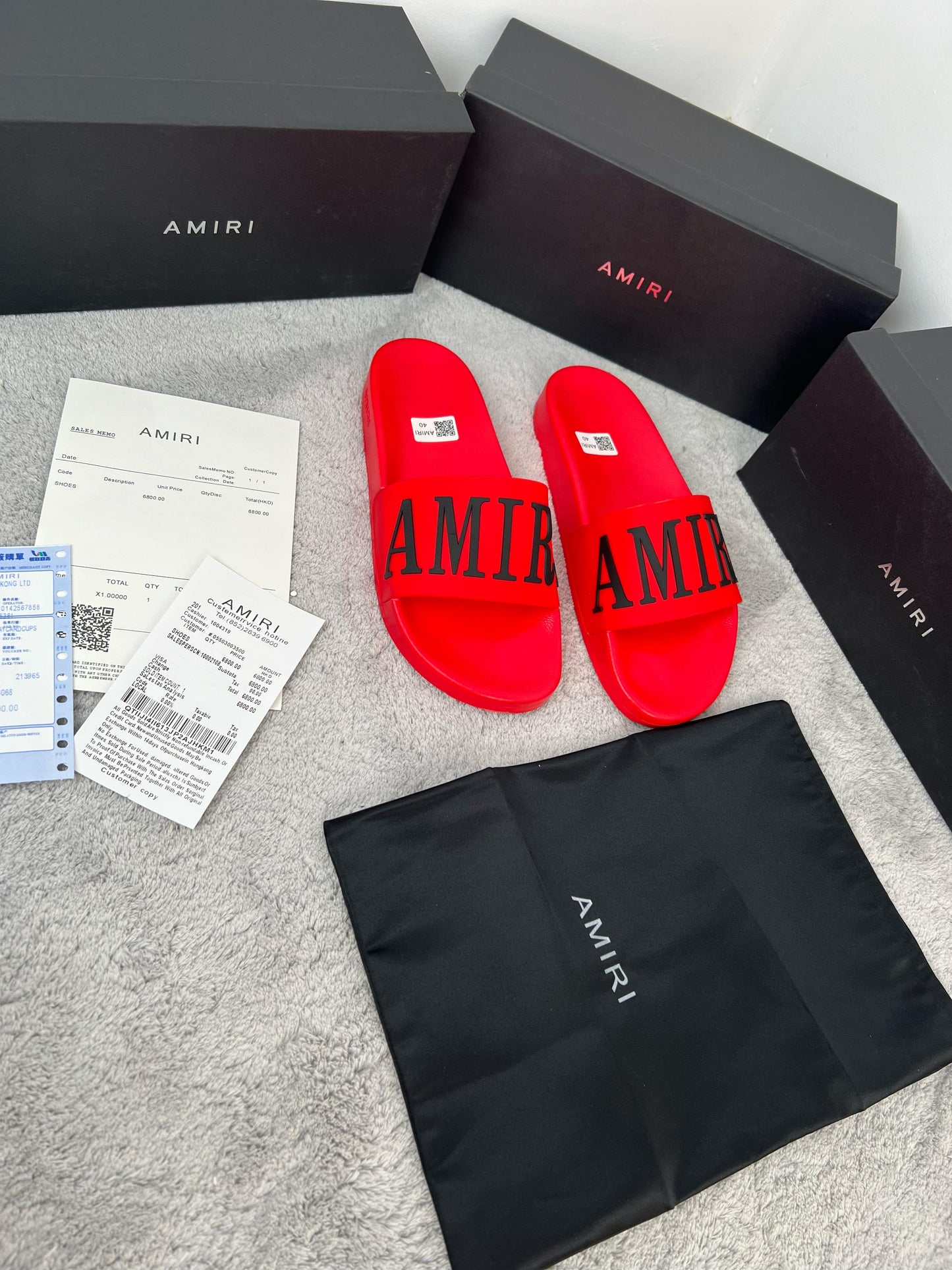 Chancla Amiri rojo logo negro