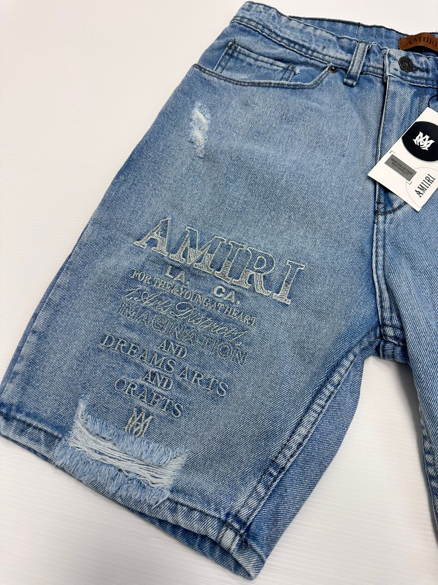 Pantalon corto amiri logos blancos