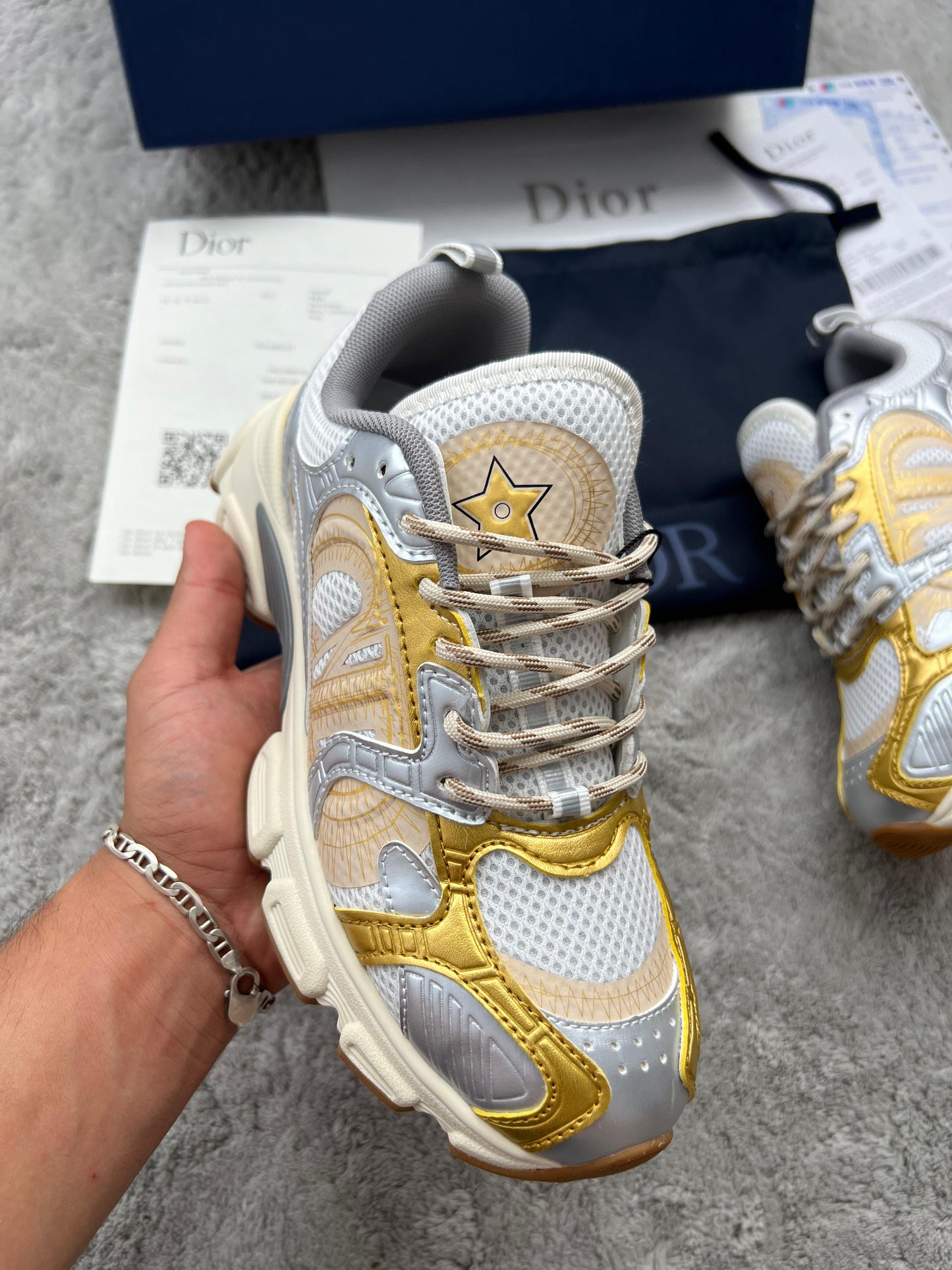 DIOR CHRONO blancas y dorados detalles plateados