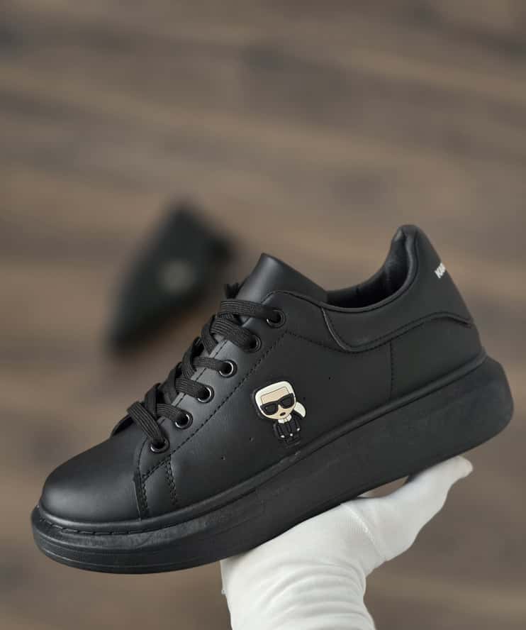 Karl lagerfield negra