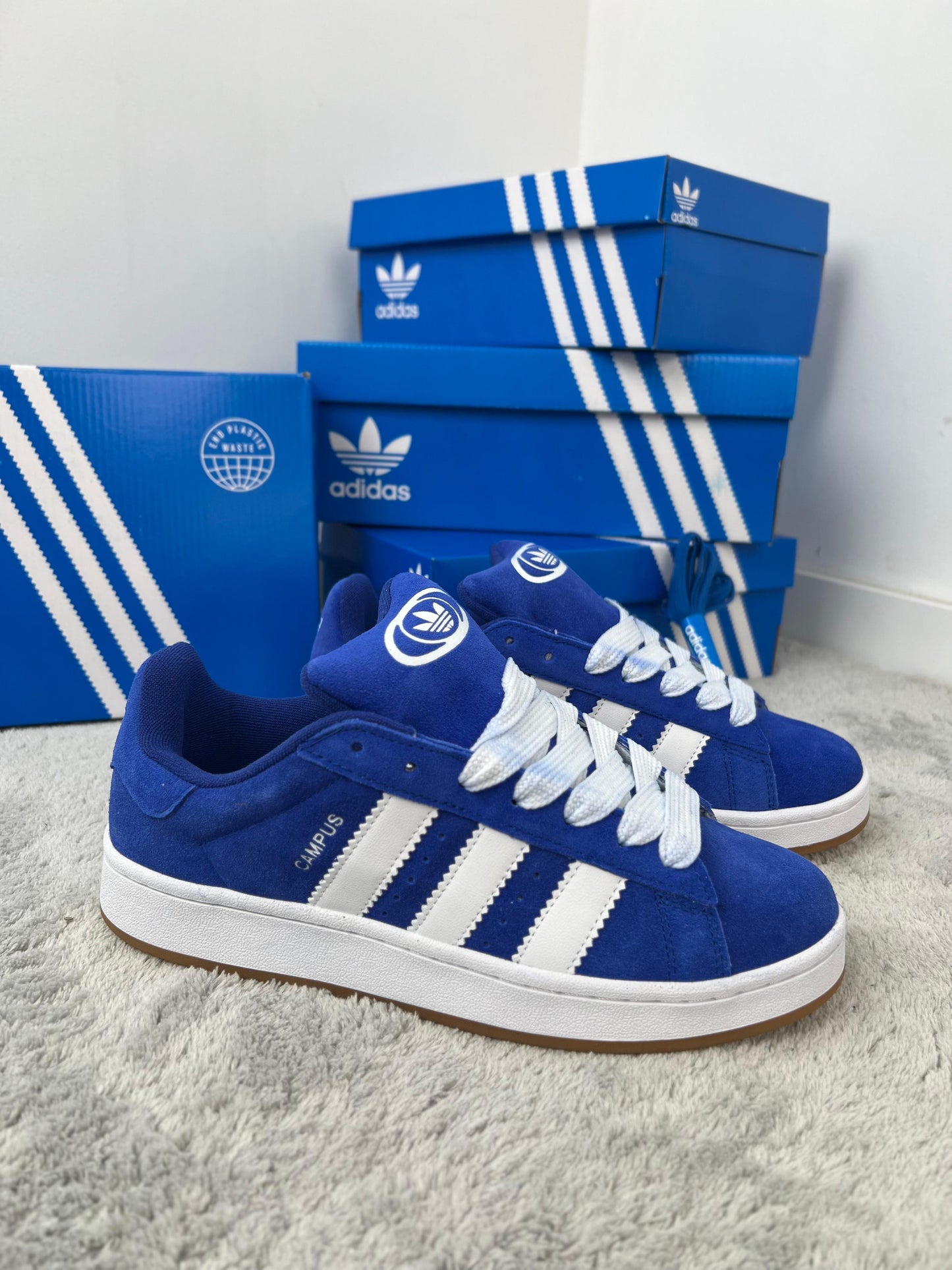 Adidas campus azul logo blanco