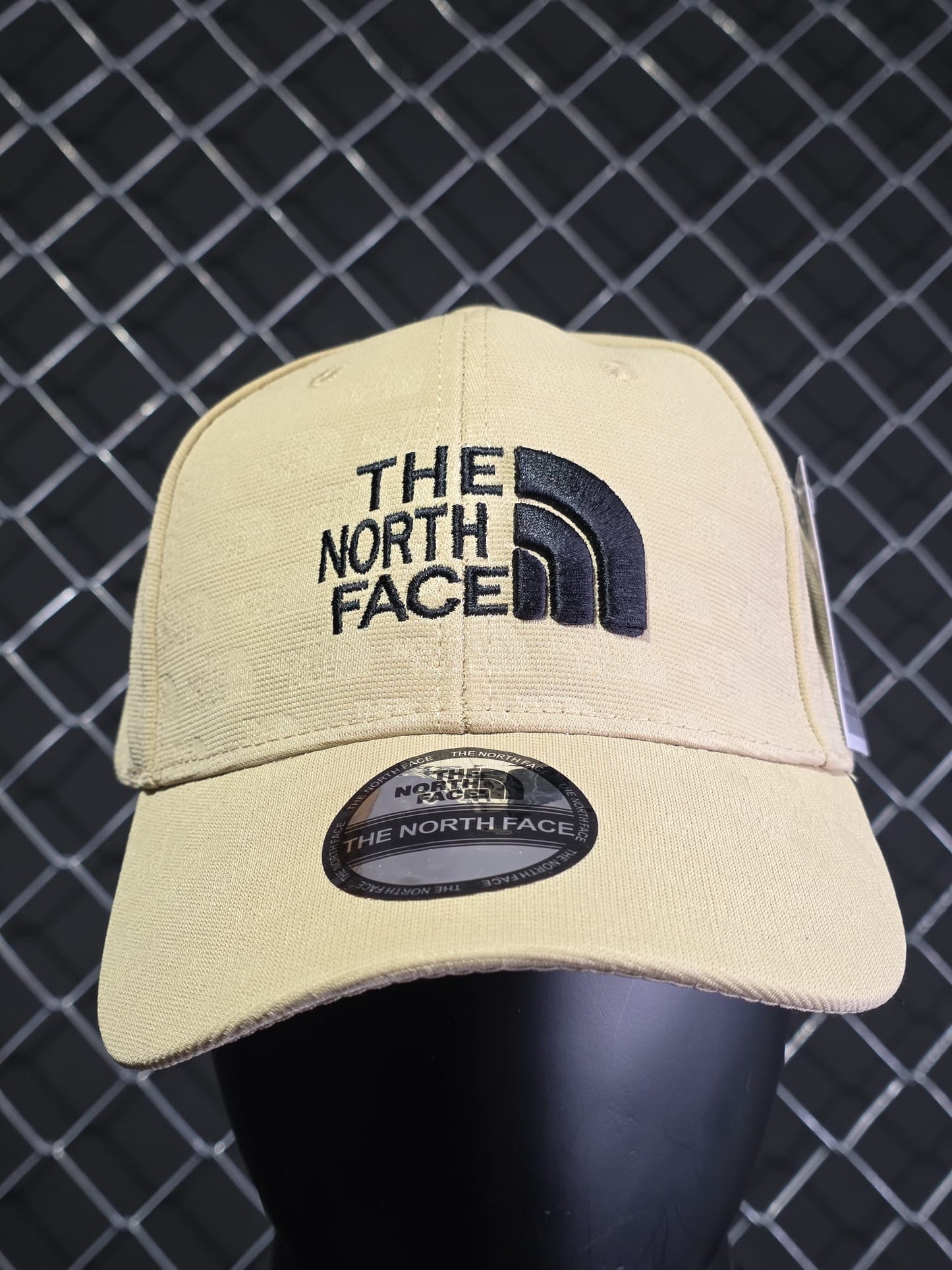 Gorra North Face crema logo negro