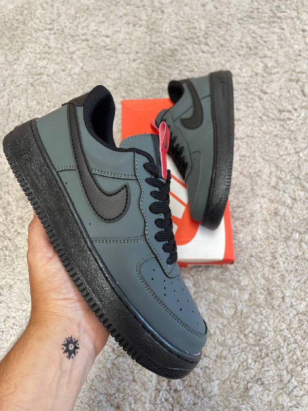 AIR FORCE GRIS SUELA NEGRA