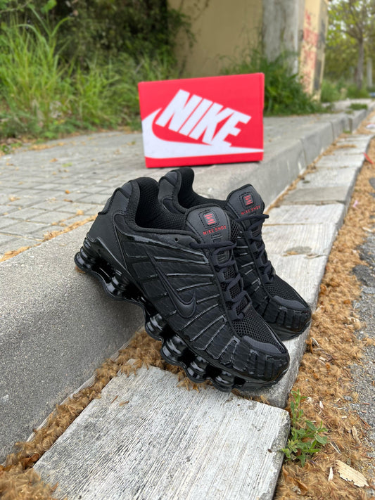 Shox negras detalles rojos