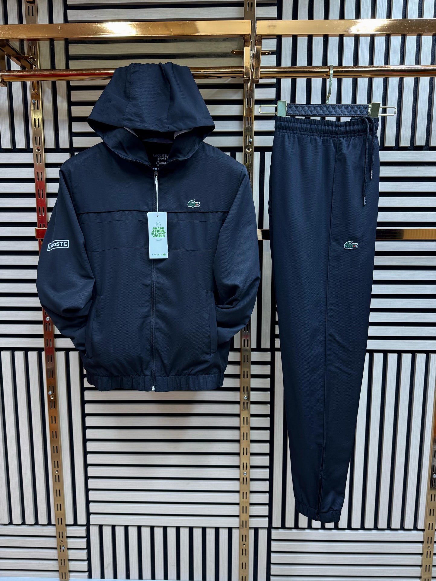 Chándal Lacoste negro logo verde detalles blancos