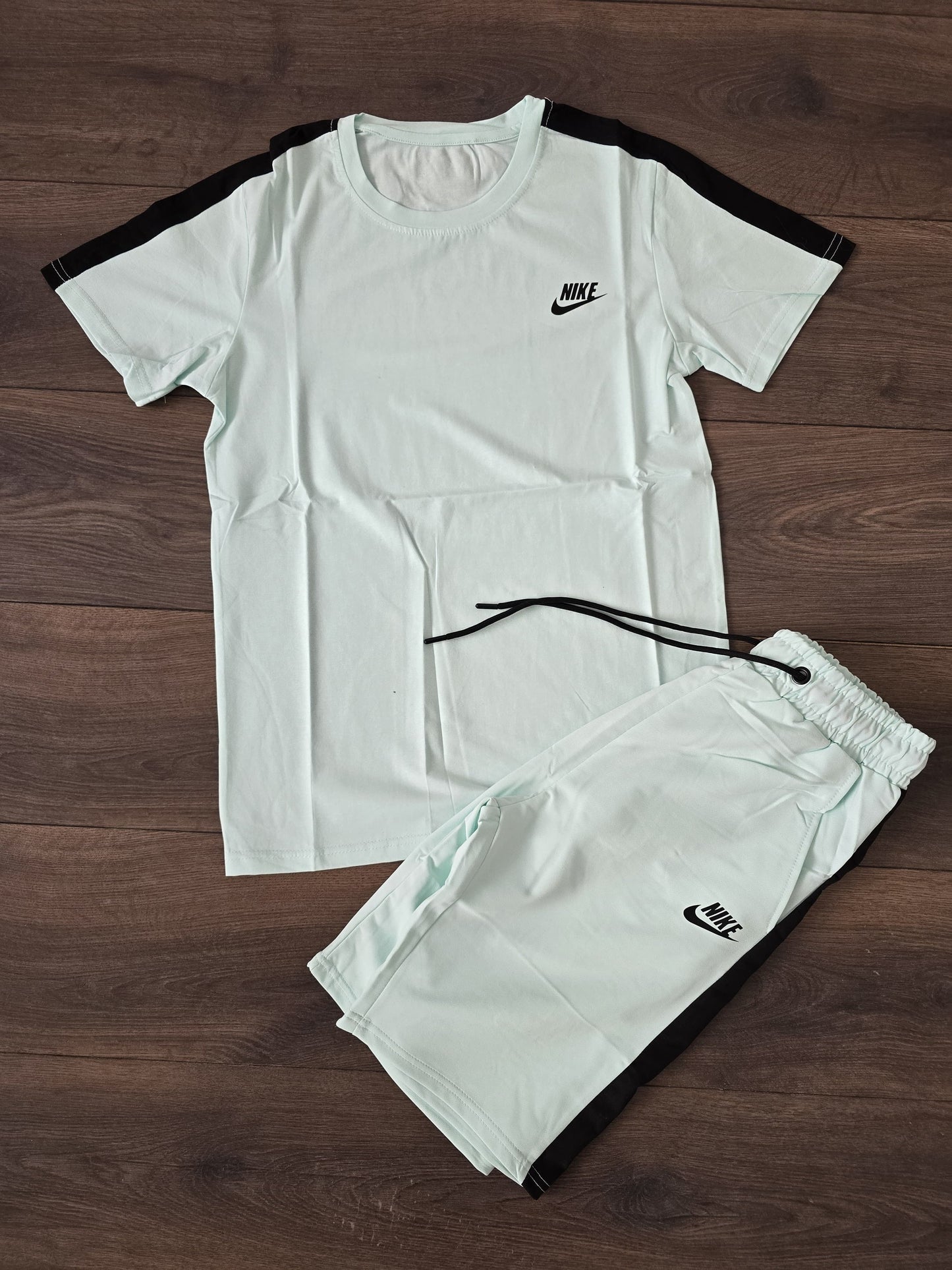 Conjunto nike verano menta laterales negros