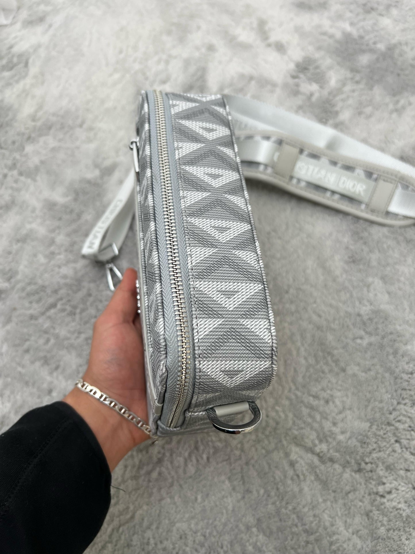 BANDOLERA DIOR gris