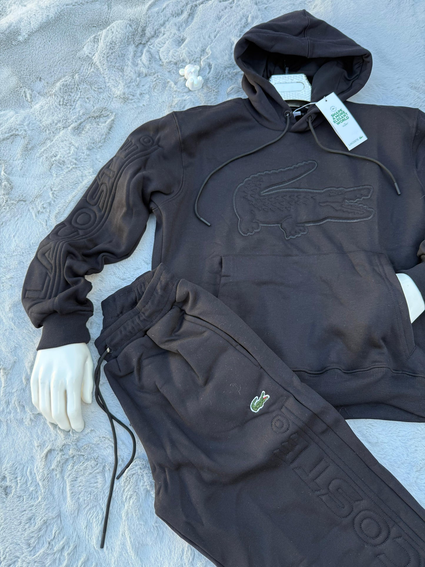 Chandal Lacoste negro logo en grande