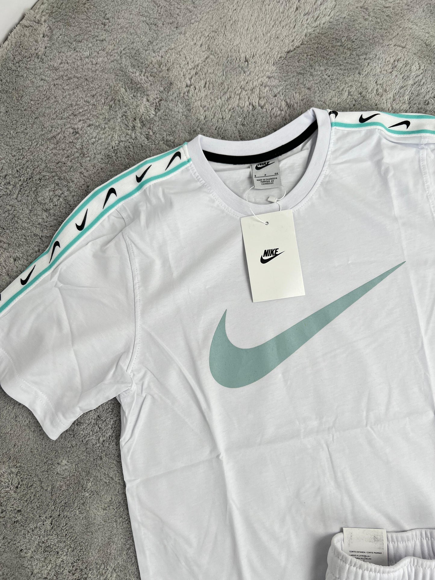 Conjunto corto blanco nike logo azul