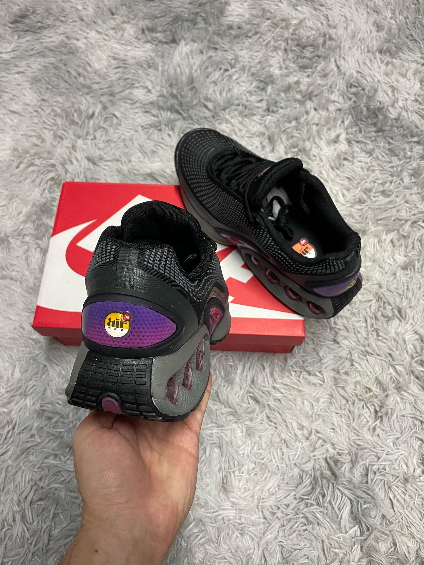 NIKE TN DN Negras y moradas