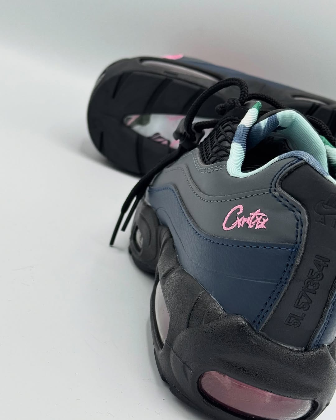 Air max 95 x Corteiz gris azul logo rosa