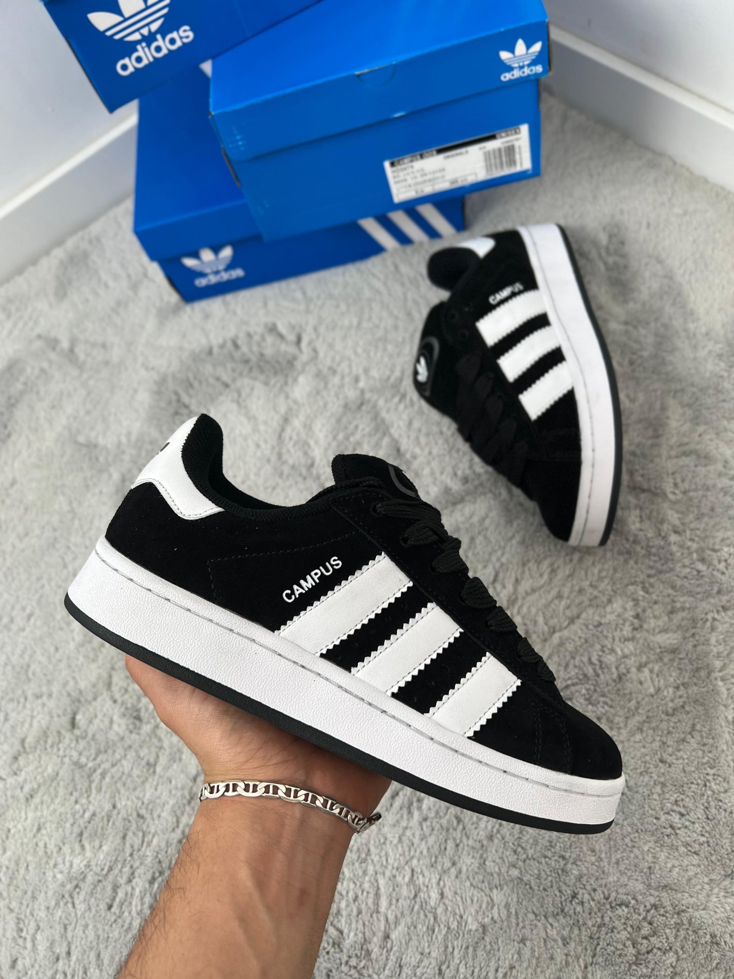 Adidas campus negro logo blanco
