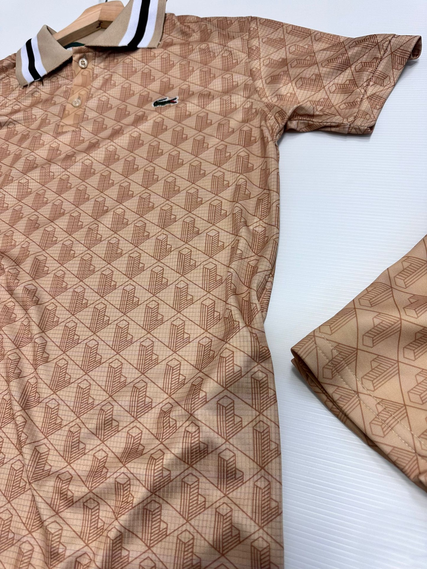 Conjunto lacoste marron claro logo verde