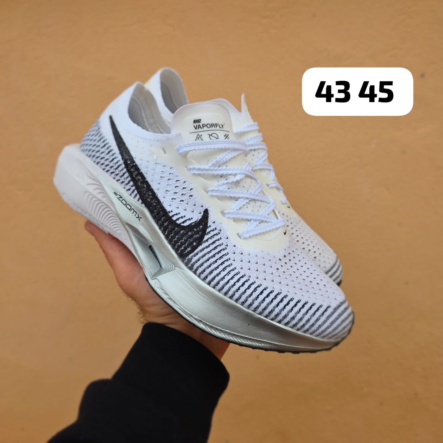 Nike ZOOMX VAPORFLY blancas grises logo negro