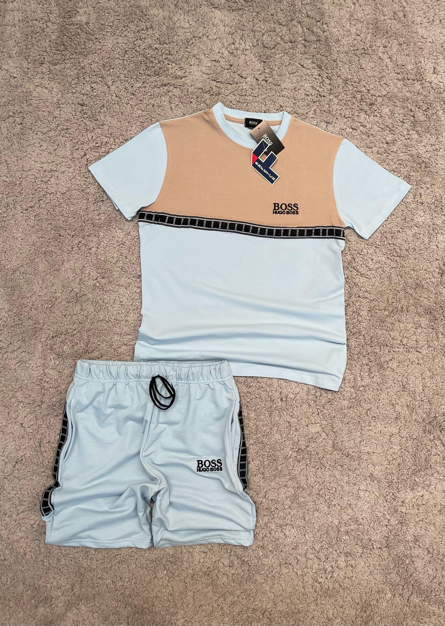 CONJUNTO HUGO BOSS azul claro y marron detalles negros logo negro
