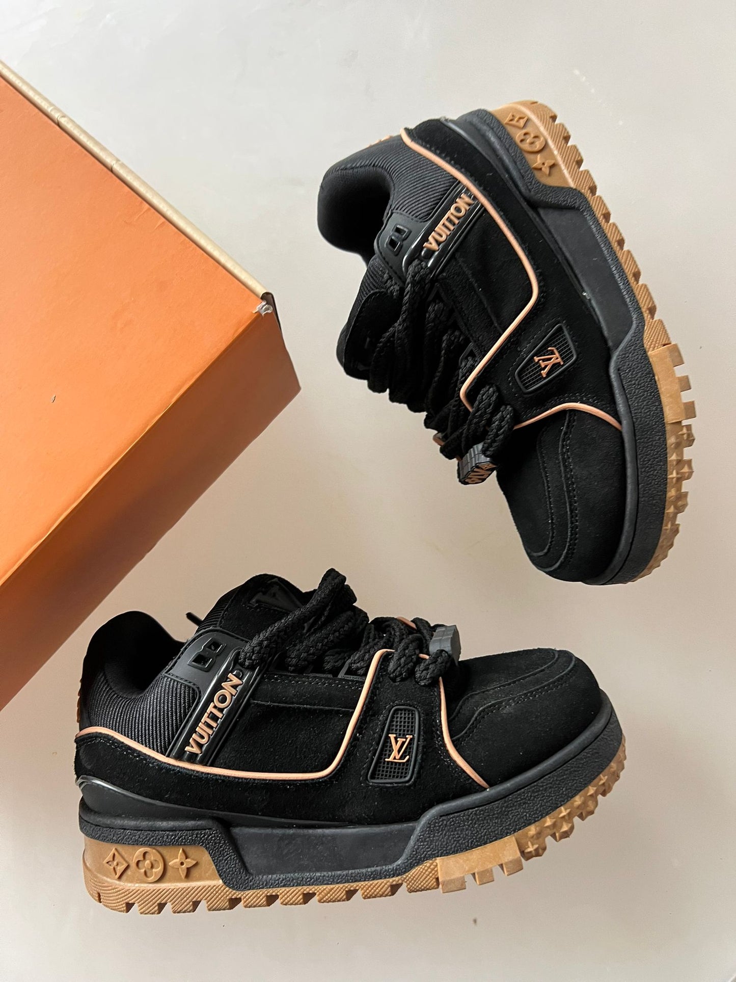 LV Trainer negras y marrones