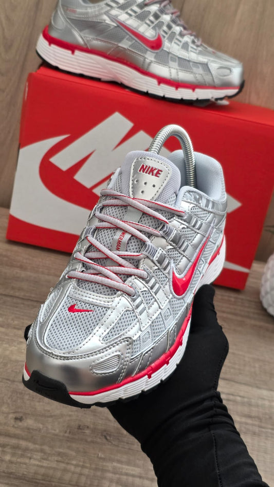 Nike p-6000 plata logo rojo