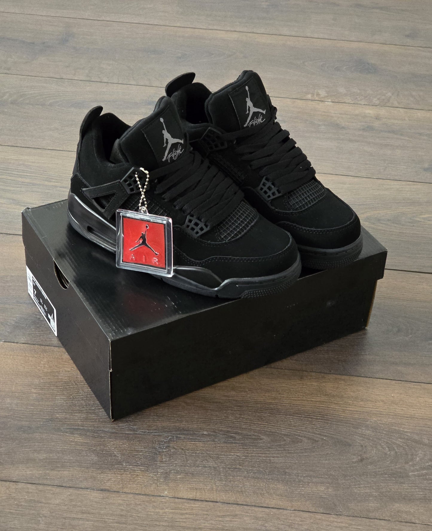 Jordan 4 negra