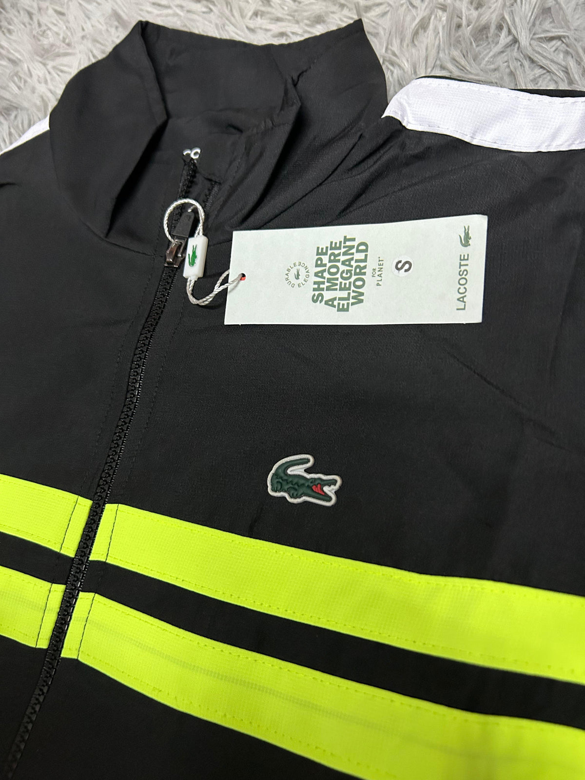 Chandal lacoste negro logo verde detalles fluor y blancas