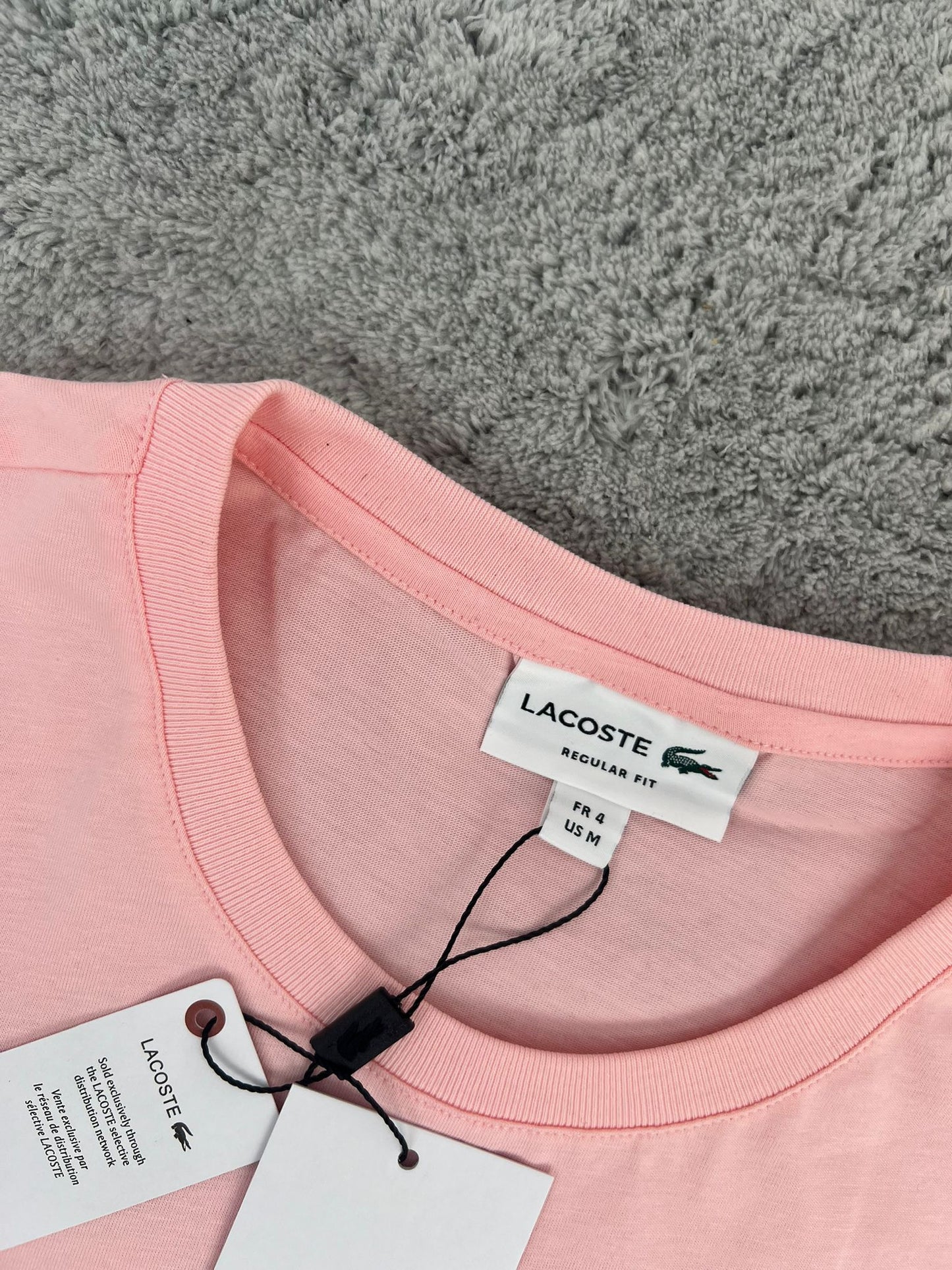 CAMISETA LACOSTE ROSA LOGO VERDE
