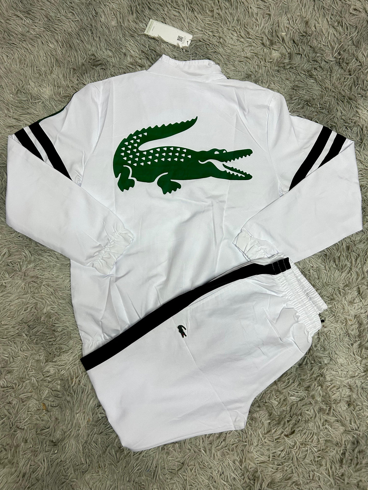 Chandal lacoste blanco logo verde detalles negros y verdes