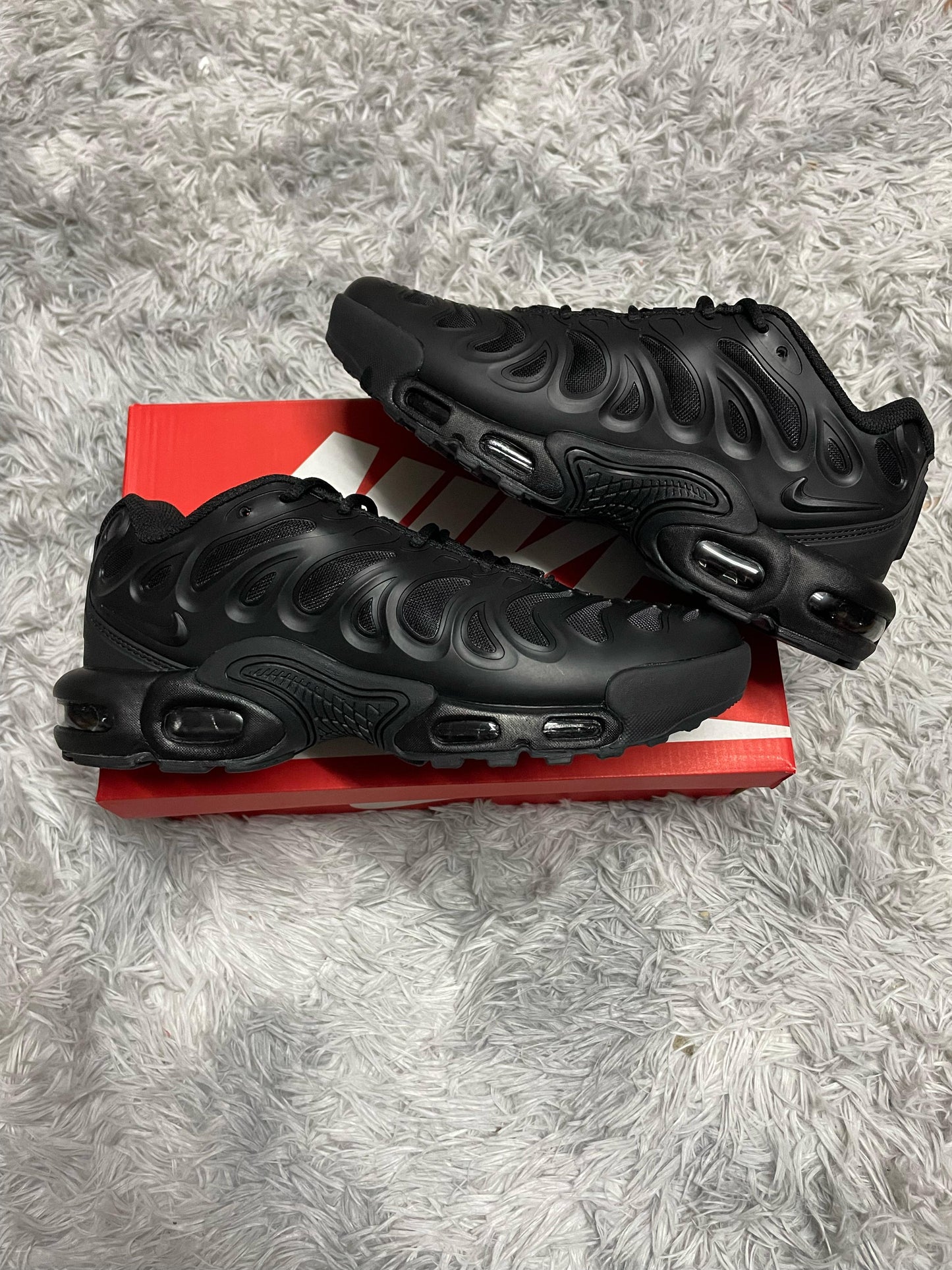 NIKE TN PLUS DRIFT NEGRAS