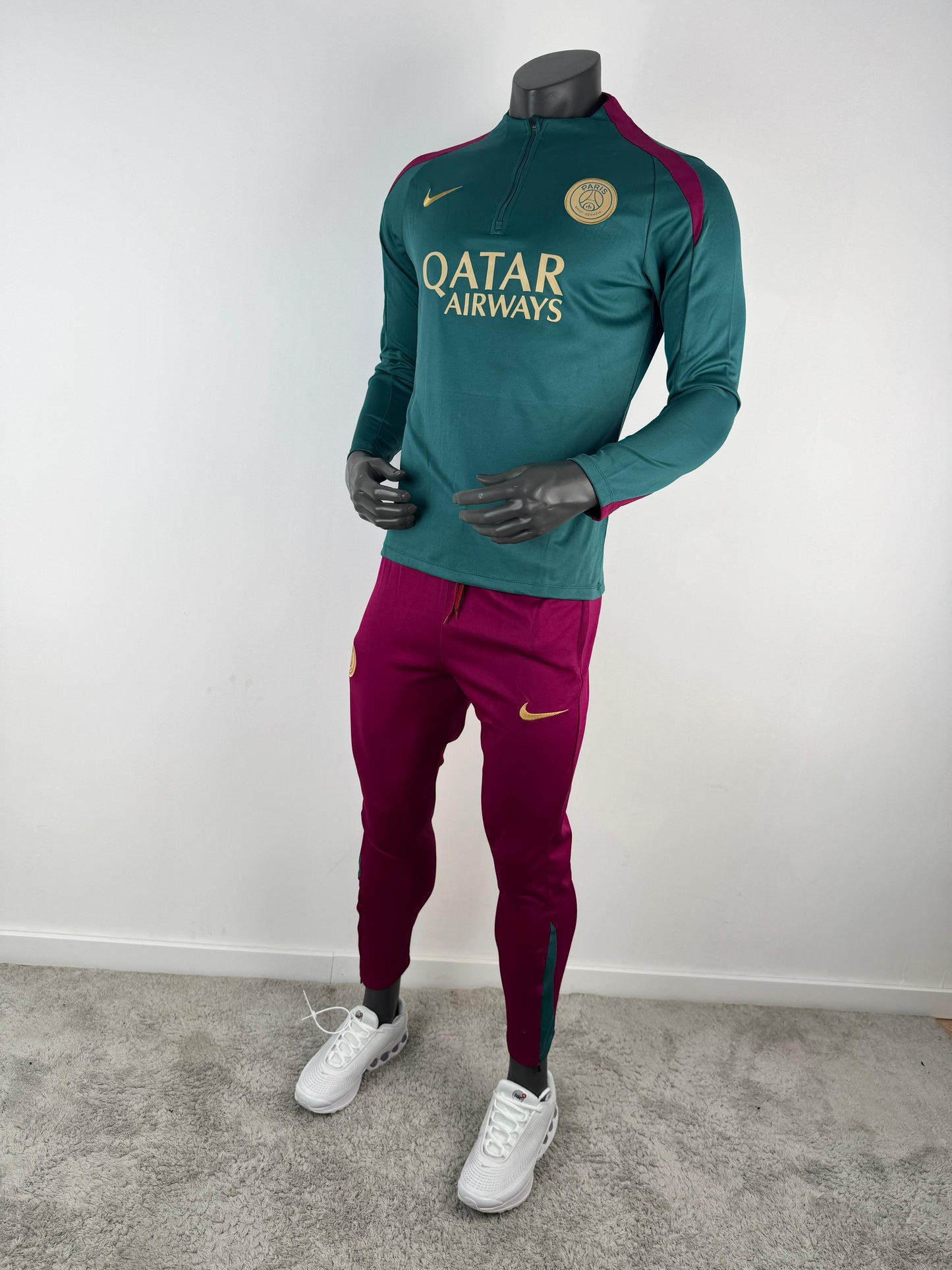 Chandal PSG verde logo dorado
