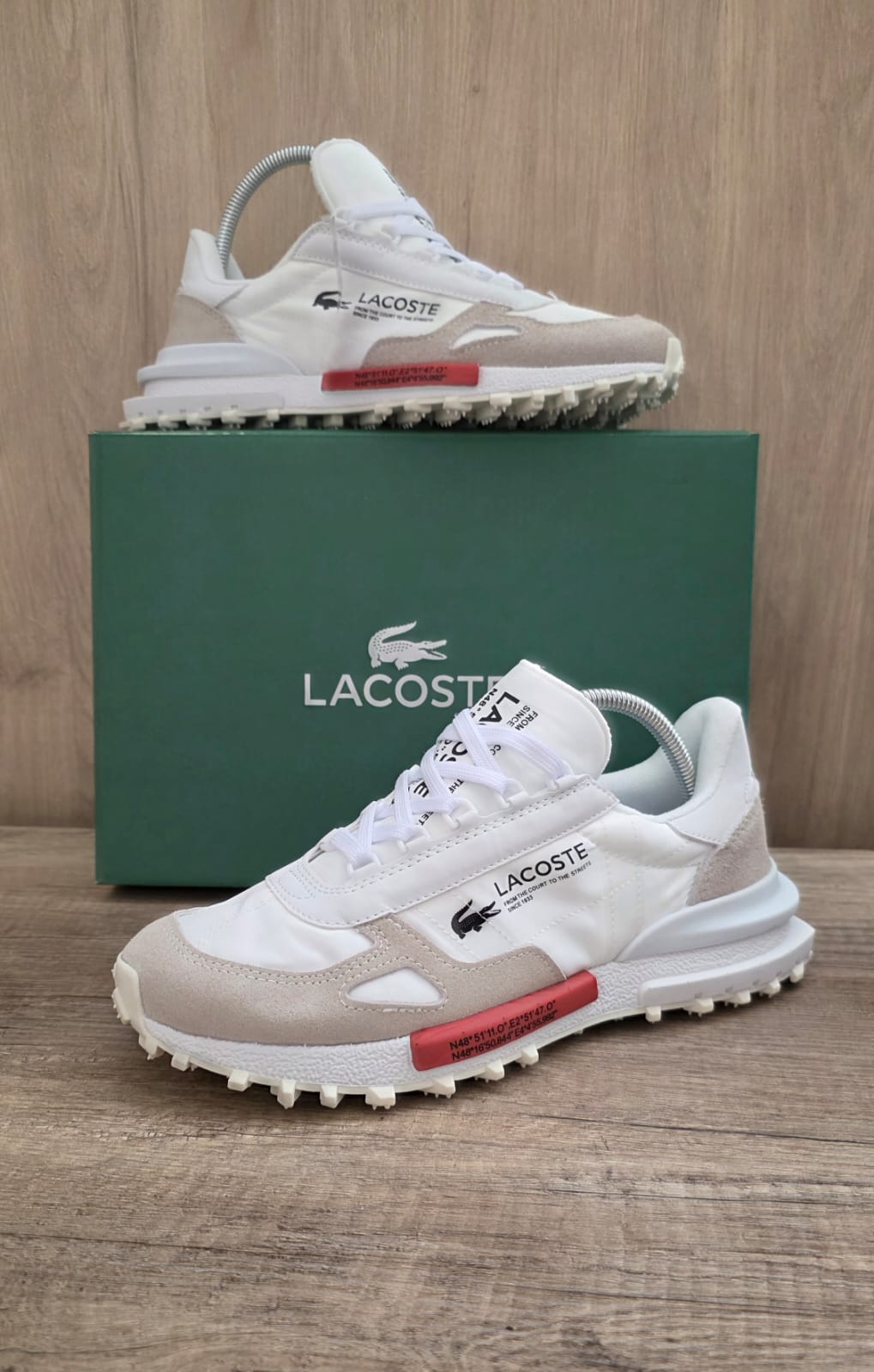 Lacoste blanca con rojo