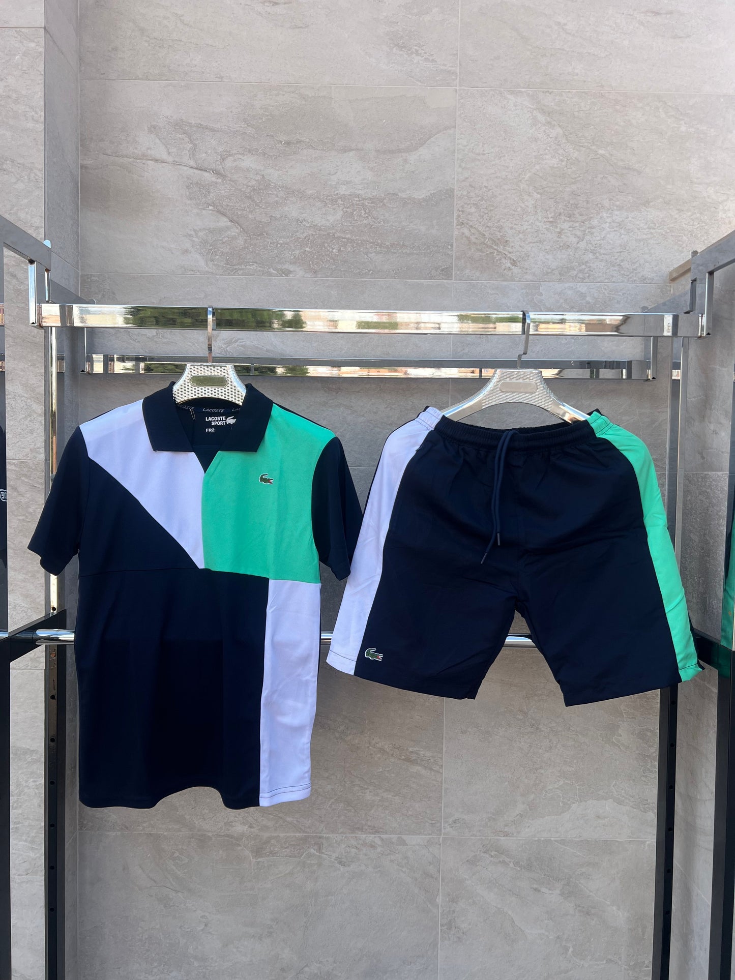 Conjunto corto lacoste tricolor