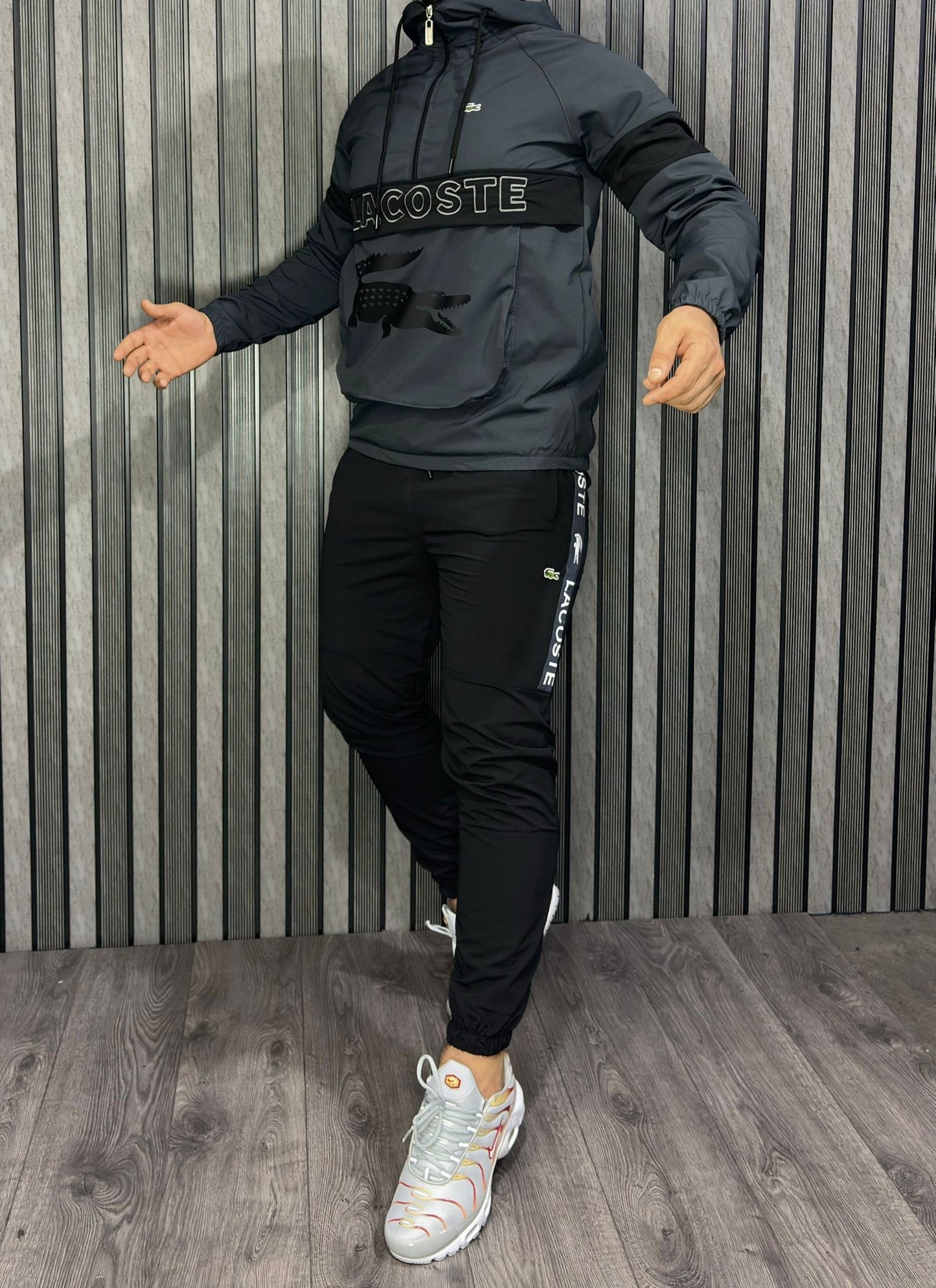 Chandal lacoste gris y negro logo verde