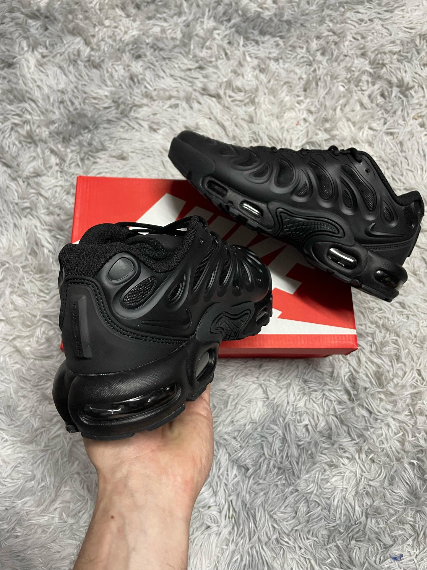 NIKE TN PLUS DRIFT NEGRAS