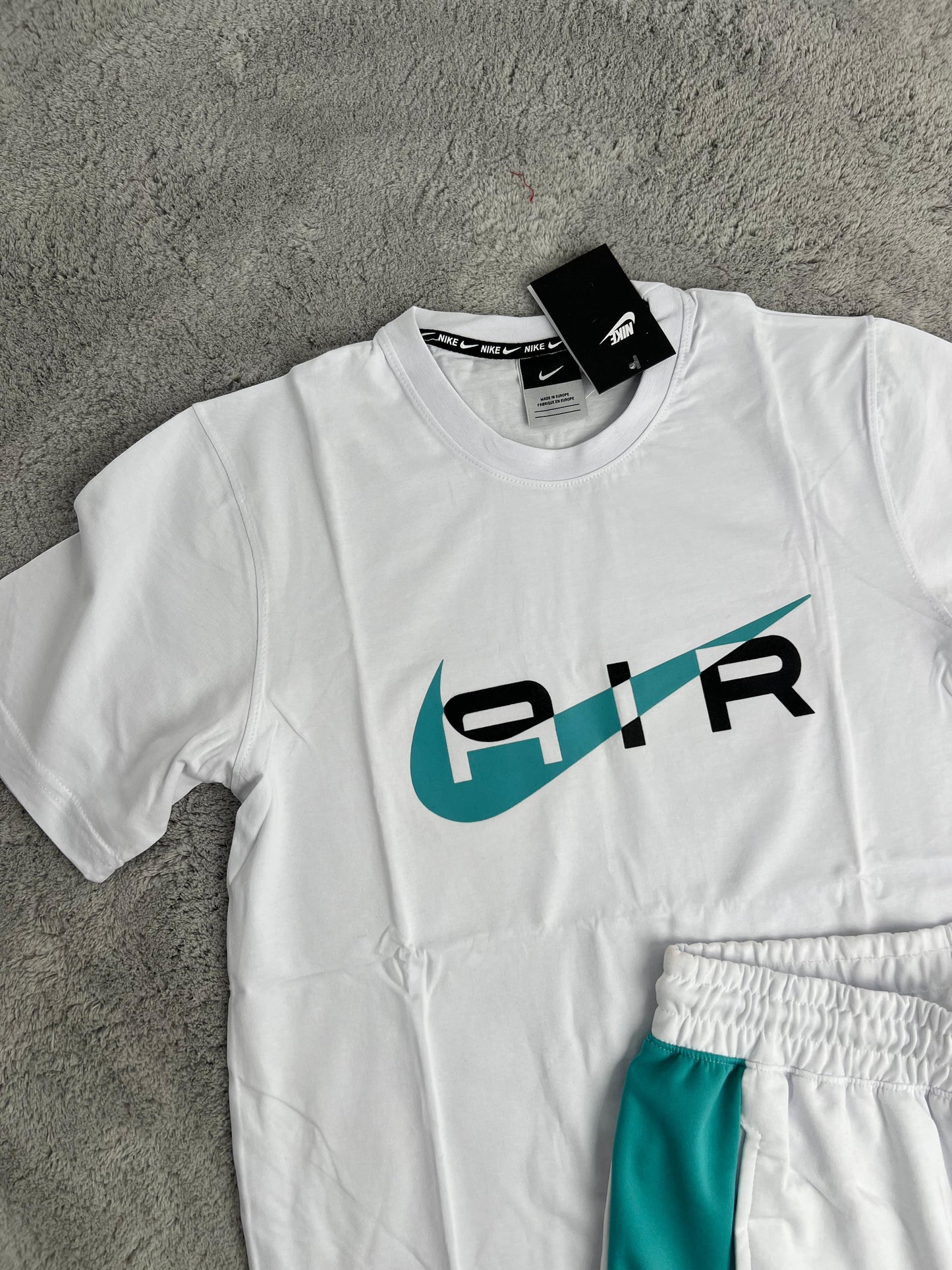 Conjunto corto nike blanco logo azul detalles negros