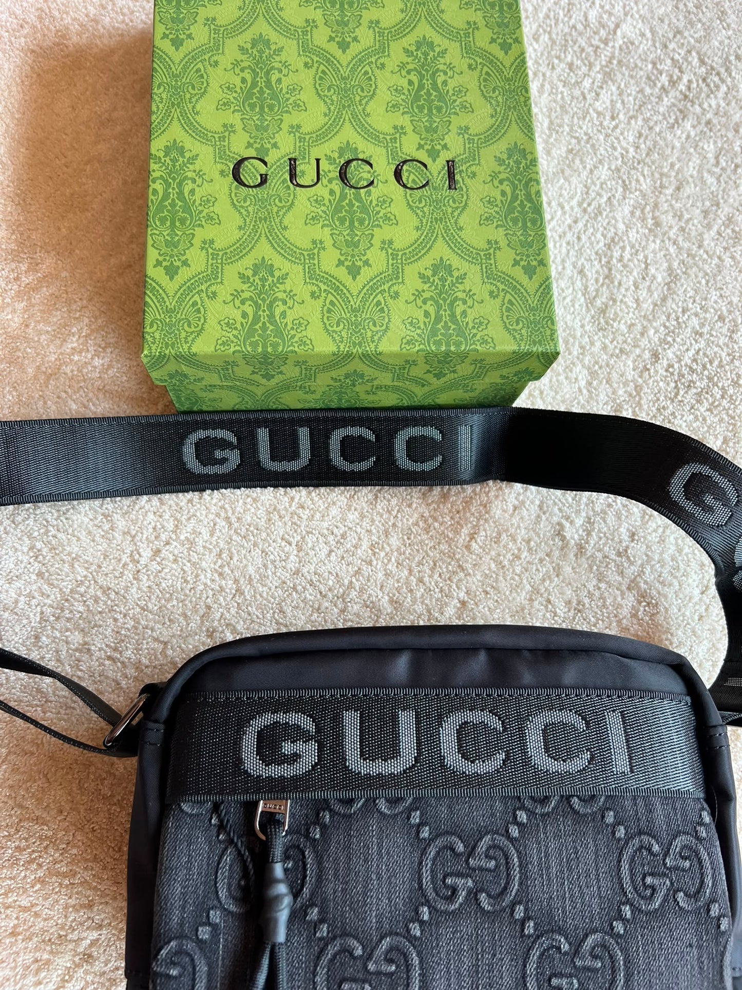 Bandolera Hombre Gucci negro detalles grises