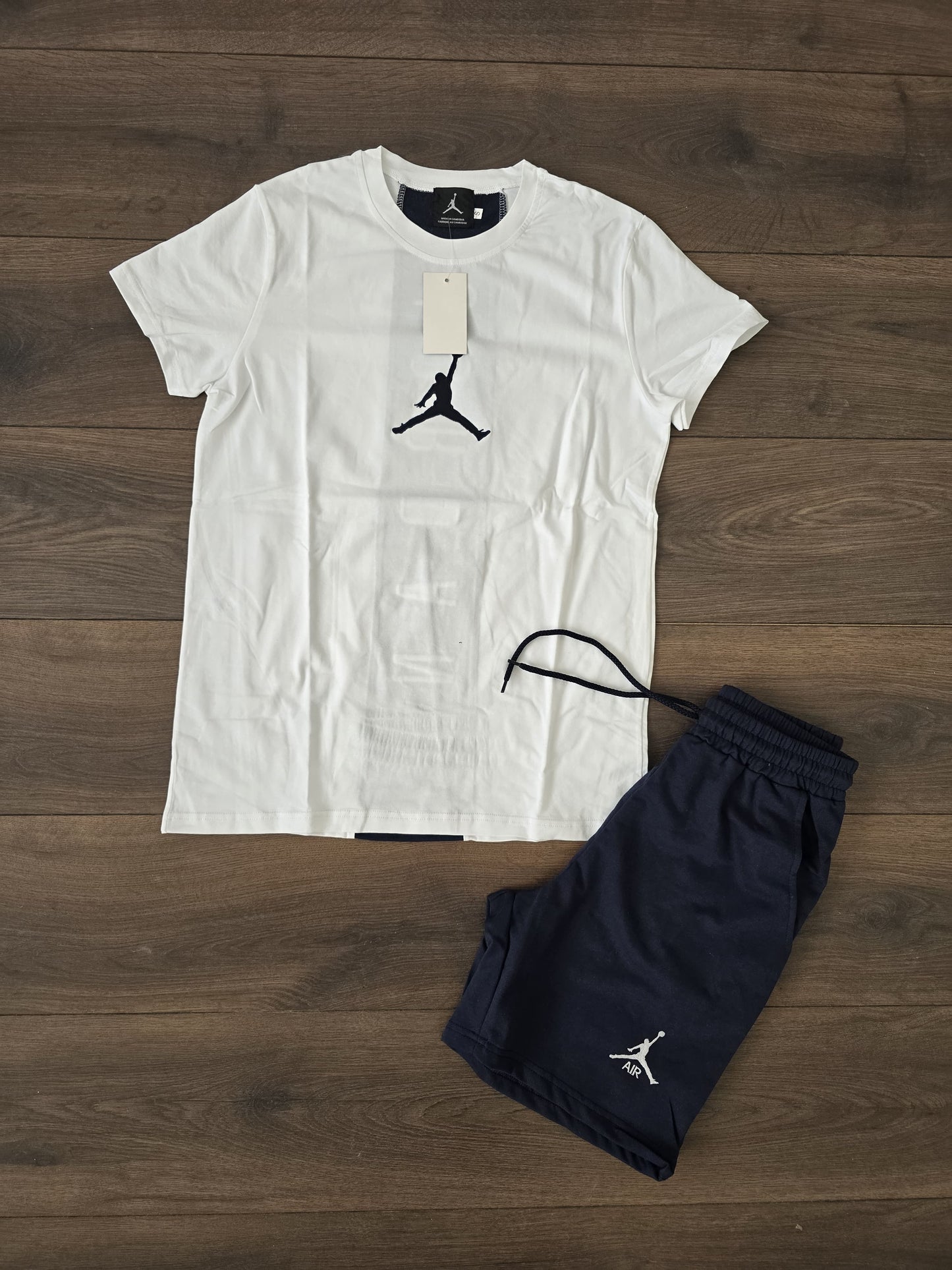 Conjunto verano jordan blanco azul logo central