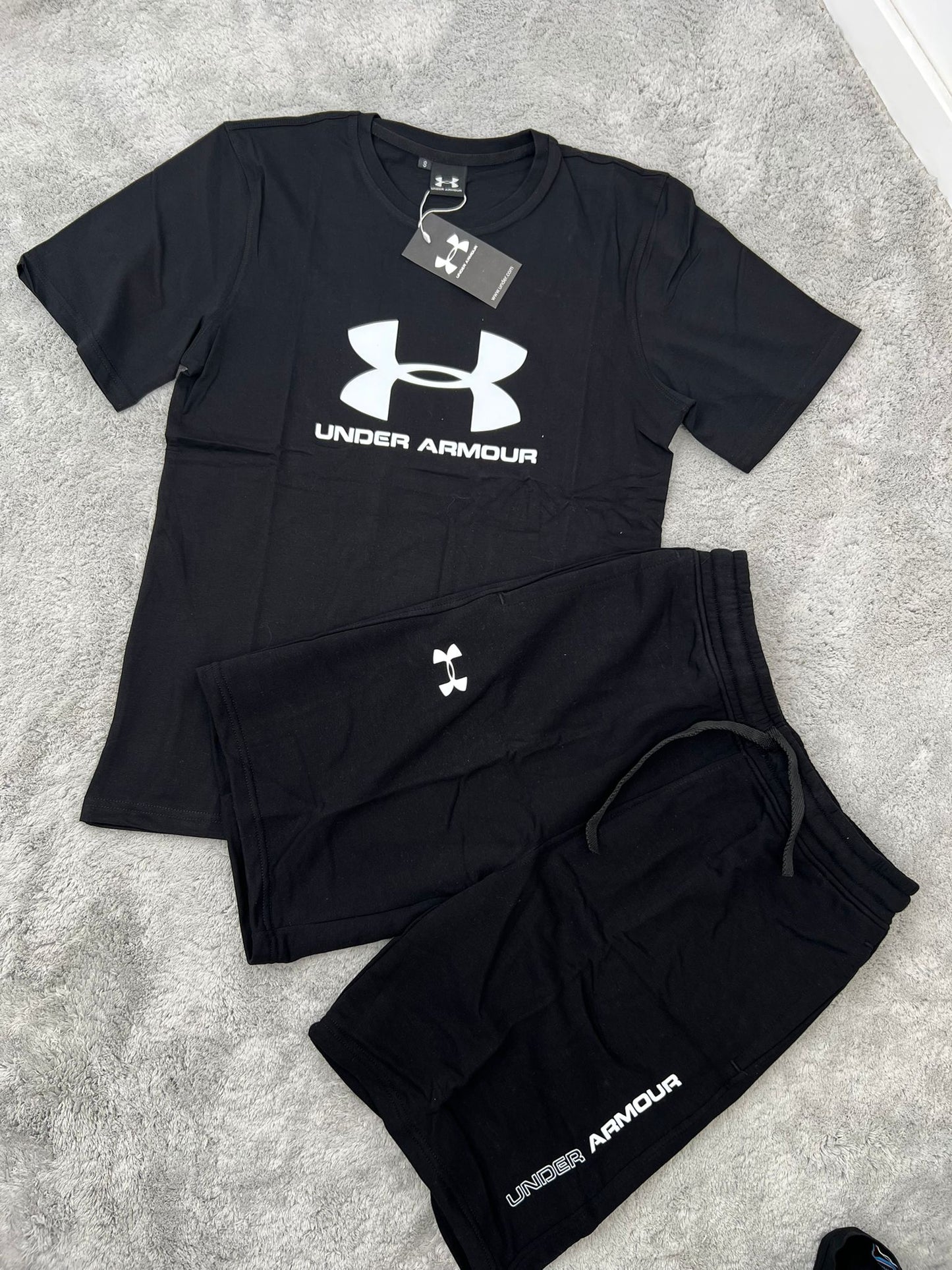 Conjunto Under Armour negra logo blanco