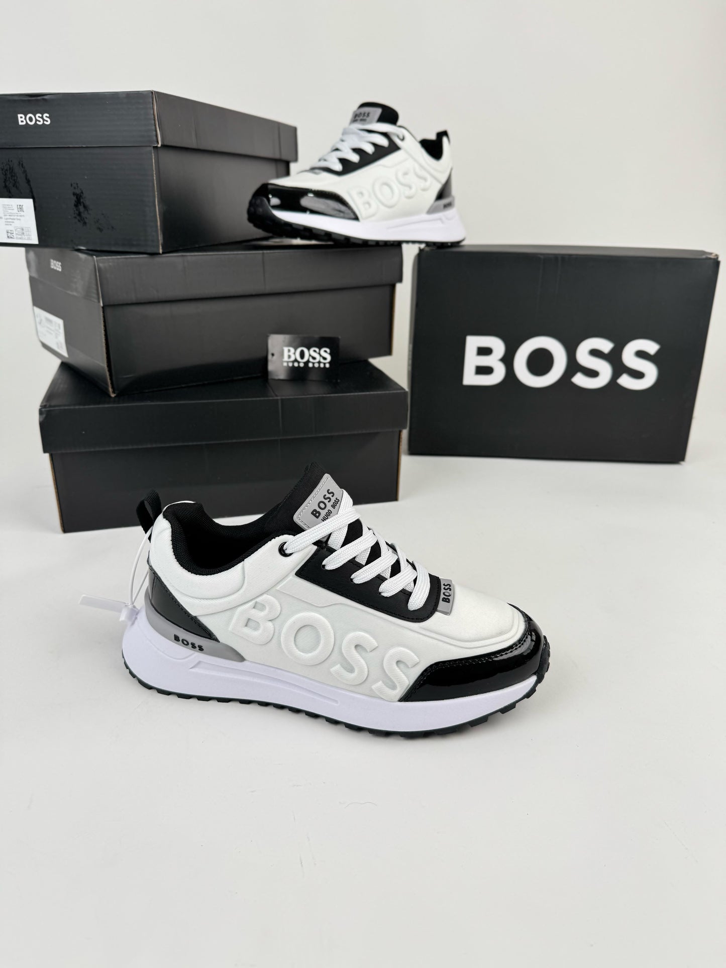 Hugo Boss blancas detalles negros