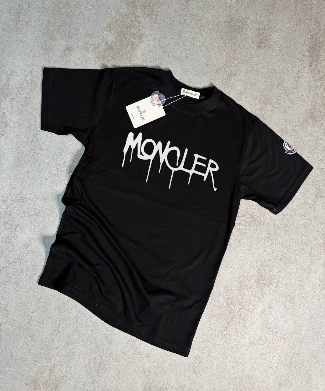 Camiseta Moncler negro logo blanco goteo