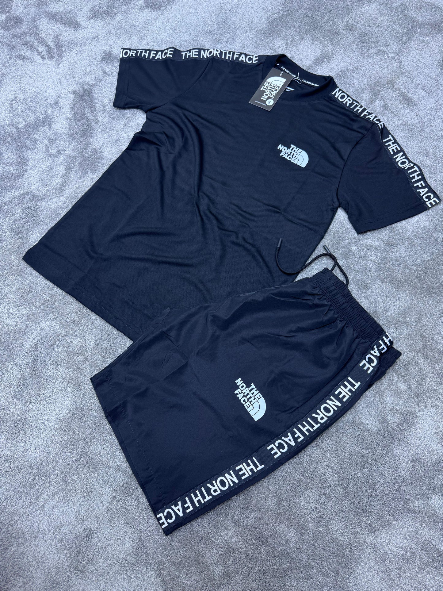 Conjunto corto north face negro logo blanco detalles blancos