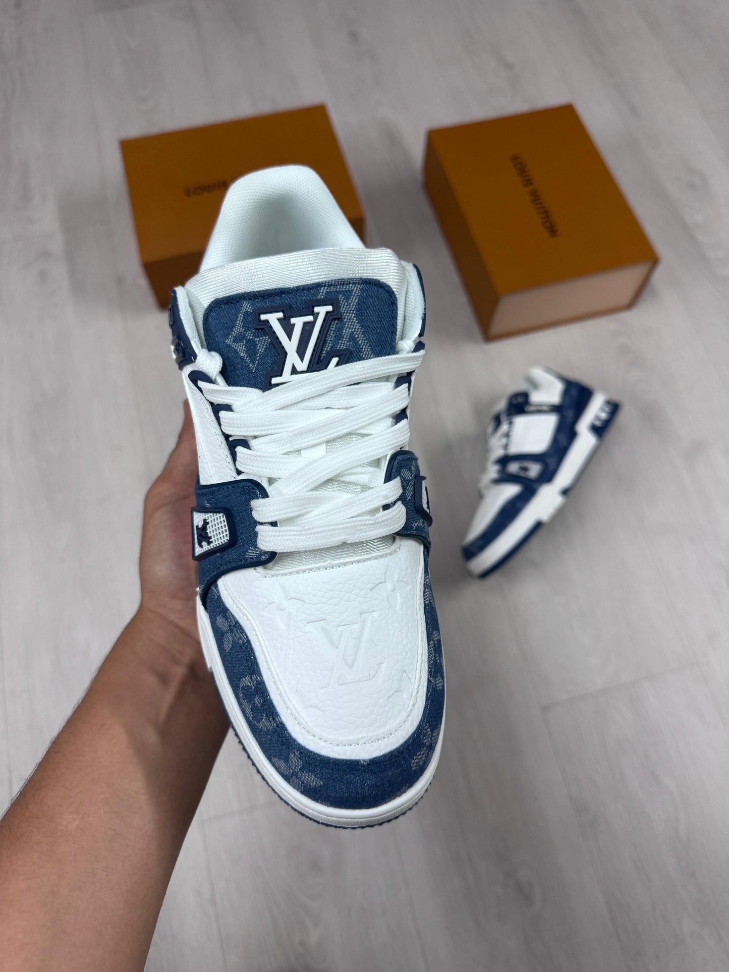 LV Trainer azules y blancas