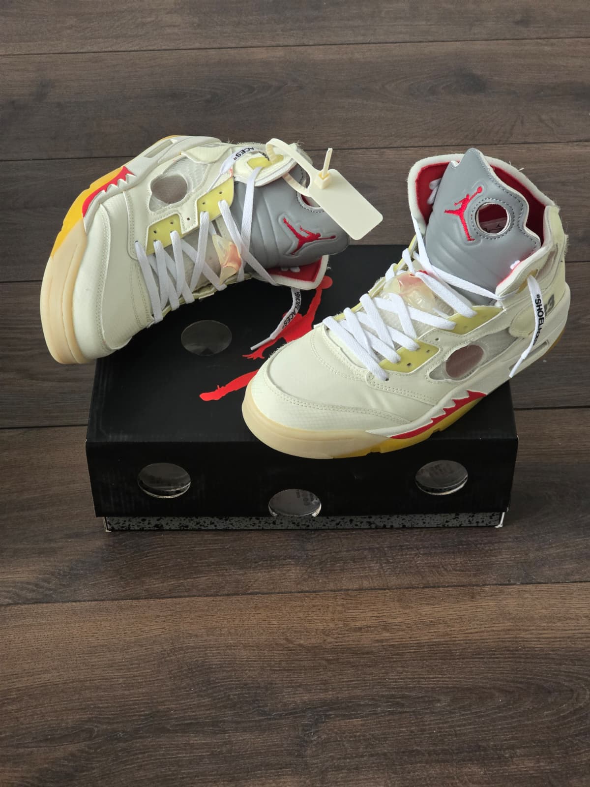 Jordan 5 off White beige