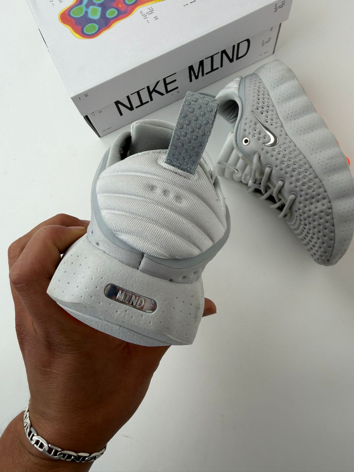 Zapatillas Nike mind gris logo plateado