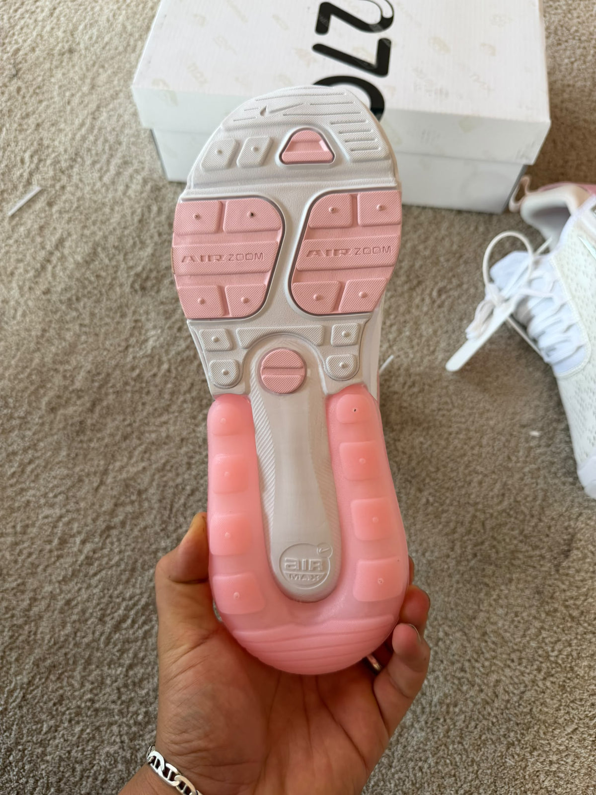 Air max 270 blancas logo plateado detalles rosas