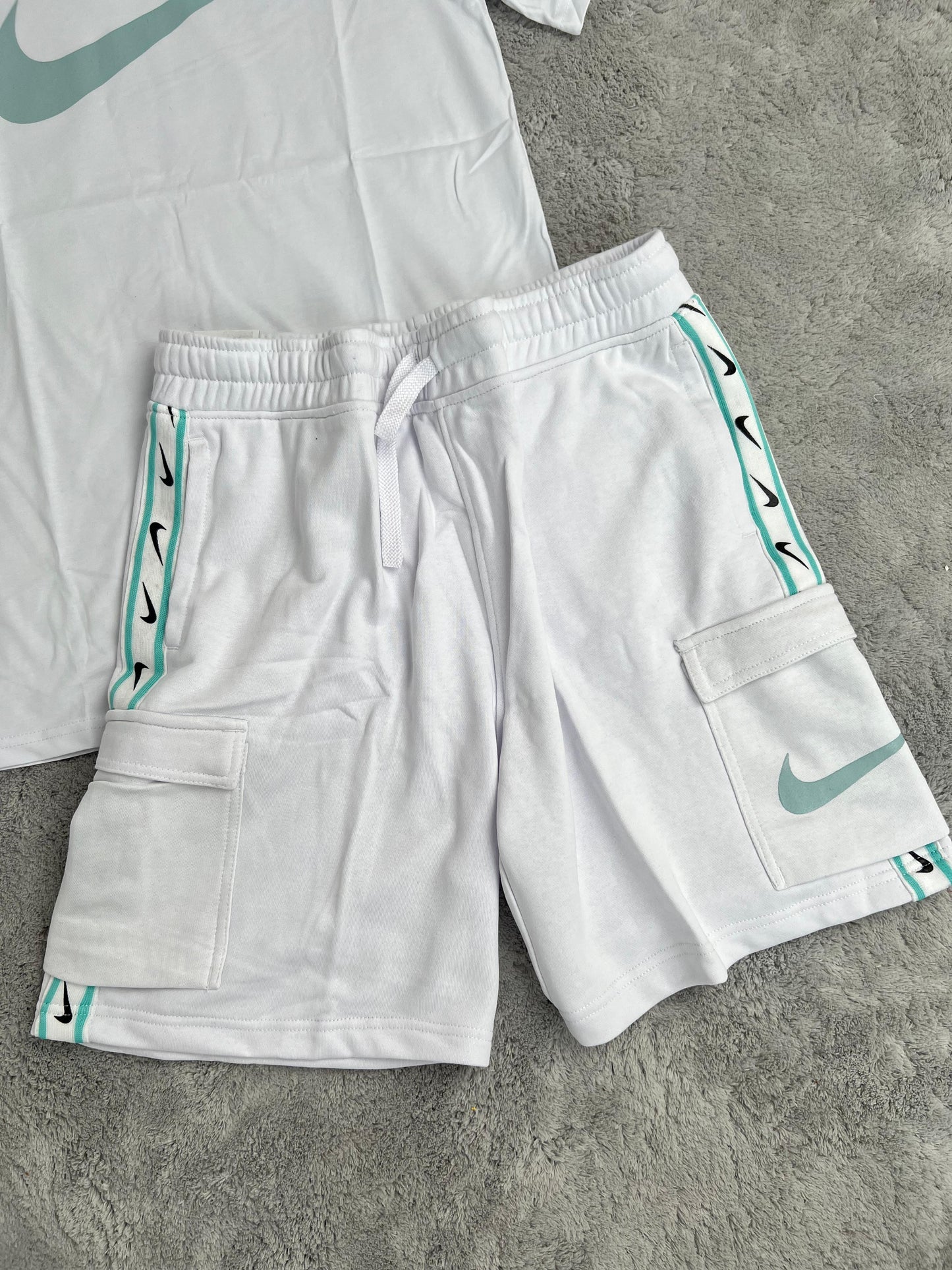 Conjunto corto blanco nike logo azul