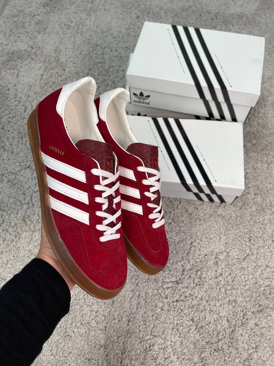 ADIDAS GAZELLE ROJO LINEAS BLANCAS SUELA MARRON