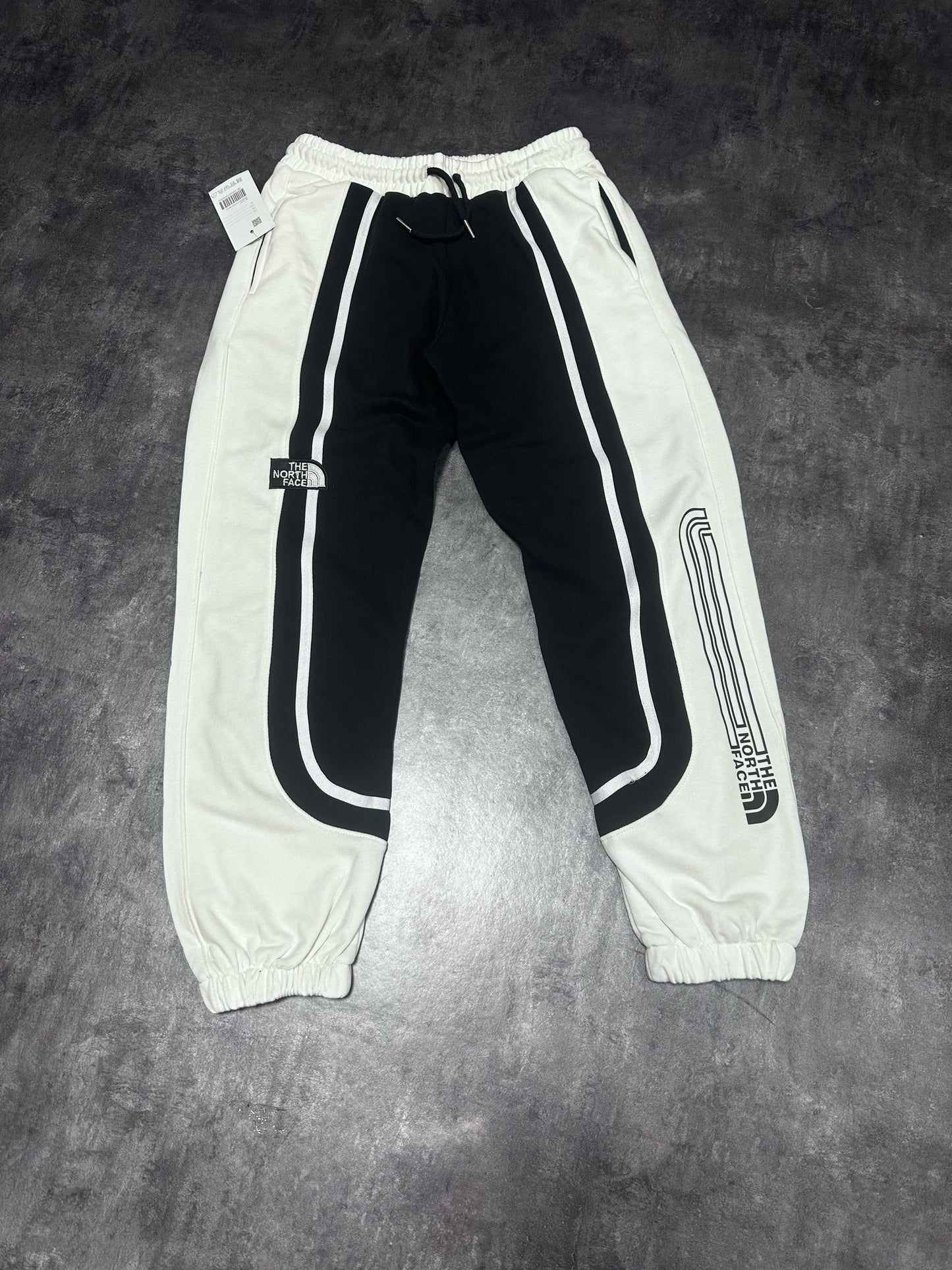 Pantalón north face Oversize negro y blanco