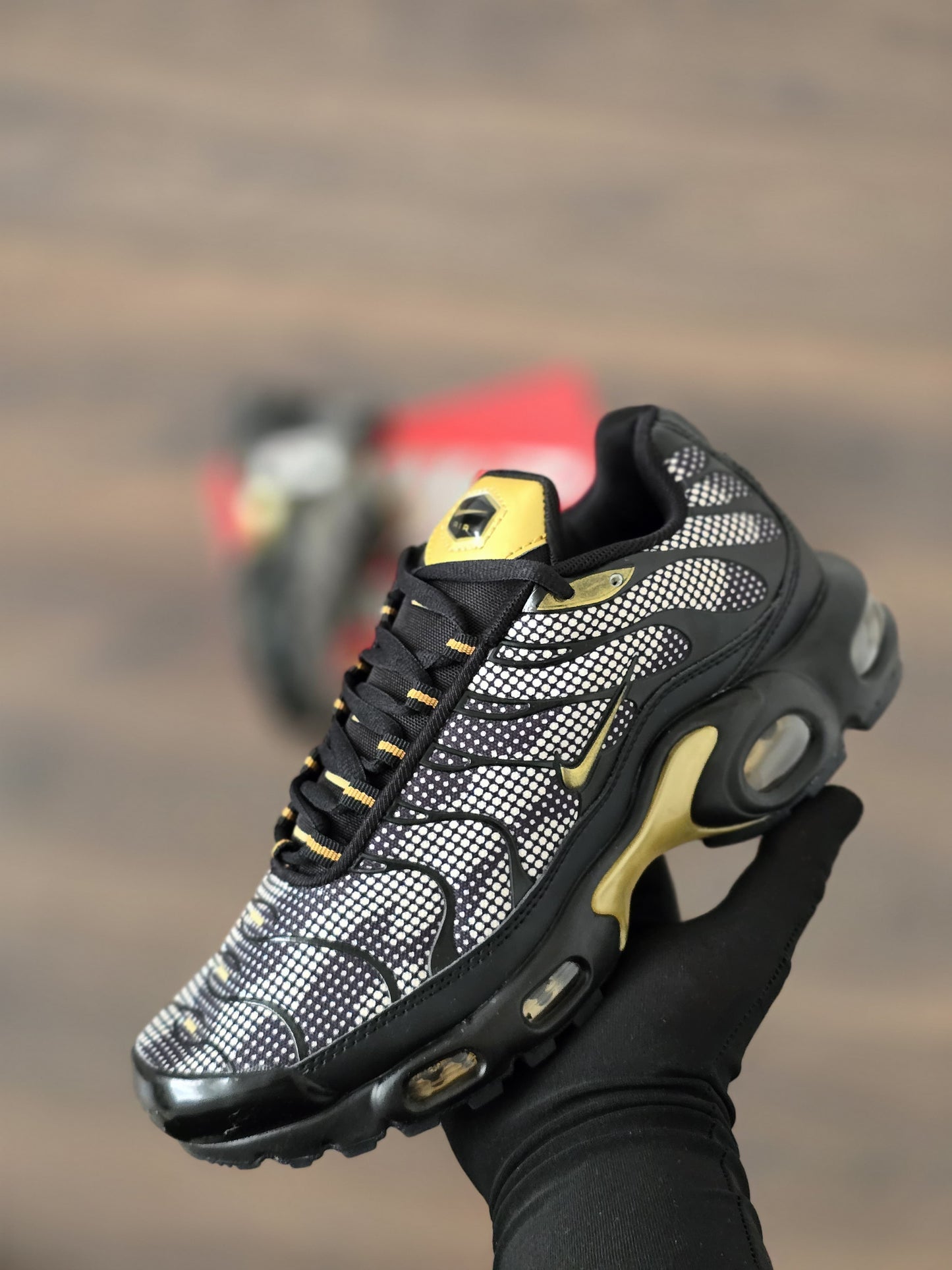 Tn snakeskin negra logo oro